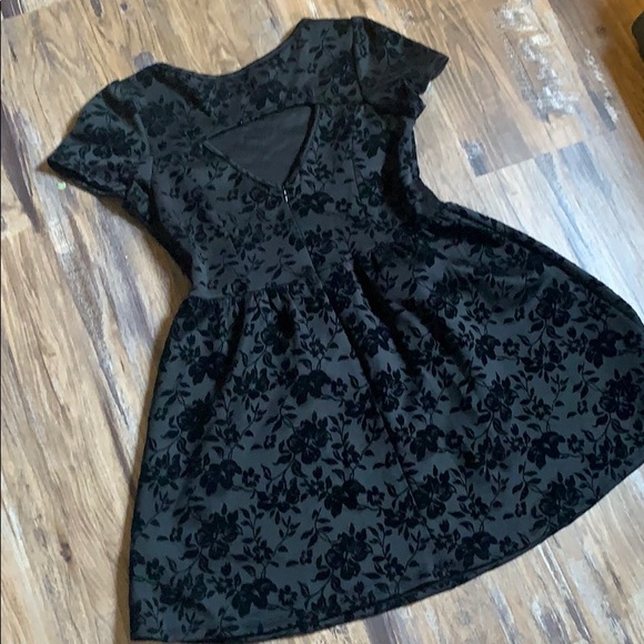 One Clothing Velvet Patterned Floral Dress - Picture 5 of 5
